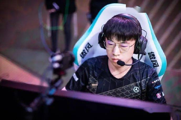 西亚卡姆迎来十五赛季高光表现，RNG球迷沸腾！